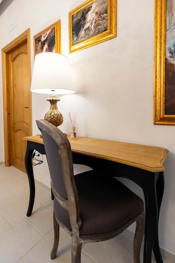 Palazzo Badiale History&Rooms Atella Extérieur photo